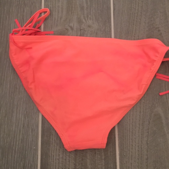 bathing suit top - Picture 3 of 4